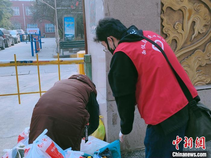 南京摄影师滞留西安做志愿者：盼疫散人安早还家