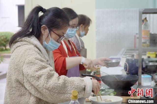广西医院设免费共享厨房 成患者“舌尖上的港湾”