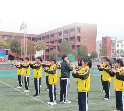 体育支教_挥洒青春热情（建设体育强国） 图3