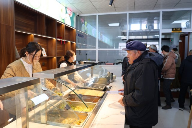 甘肃张掖甘州区：社区养老“小食堂”撬动“大民生” 图1