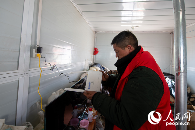 西藏定日6.8级地震：古荣村安置点的暖意瞬间 图4