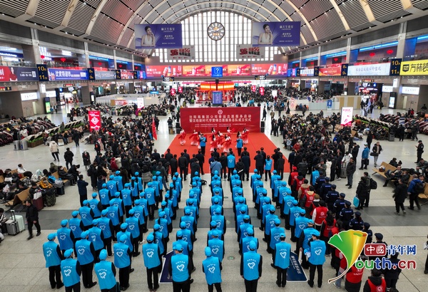 “沈铁新时代学雷锋志愿服务总队”成立_国铁沈阳局高标准启动春运志愿服务 图2