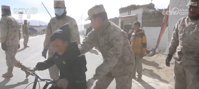 双向奔赴的爱与守护_重拾对美好生活信心 图9