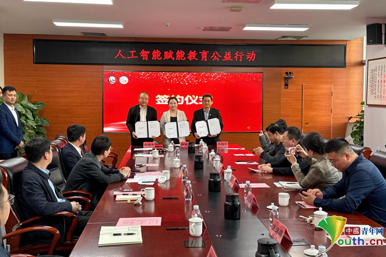 让AI融入校园_光华科技基金会向北京两所中学捐赠人工智能教育设备 图1