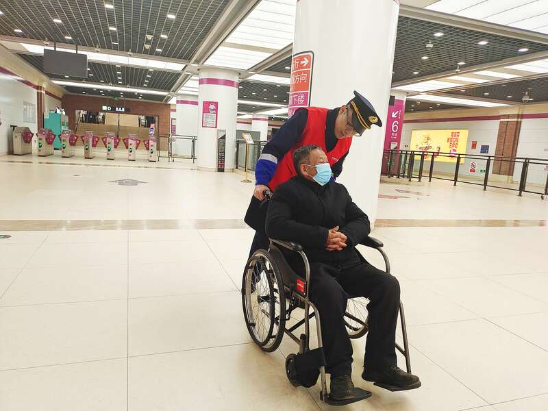 2025年天津青年志愿者服务春运“暖冬行动”启动 图2