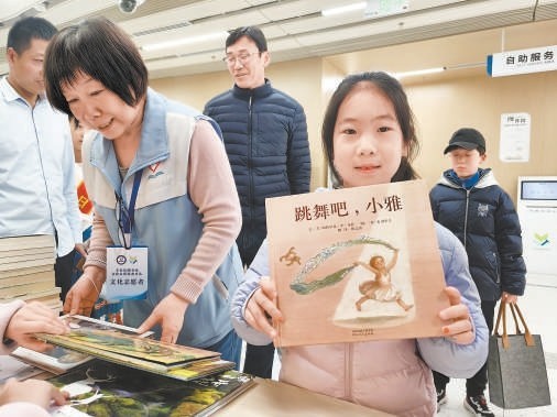 首都孩子们的爱心，填满贵州台江县城关五小阅览室 图2