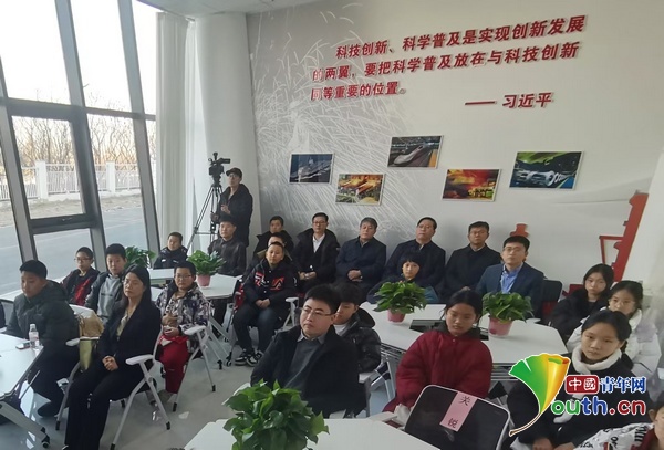 辽宁科技大学示范性科普课《钢铁是怎样炼成的》开讲 图2