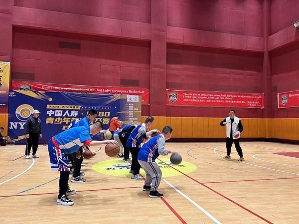 将爱与希望投进“篮筐” 图1