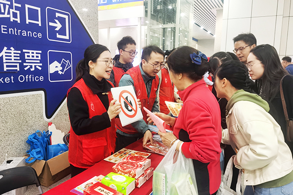 2025年广西青年志愿者服务春运“暖冬行动”在南宁举办 图2