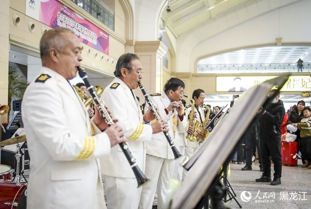 新春走基层丨文墨飘香_带“福”回家 图2