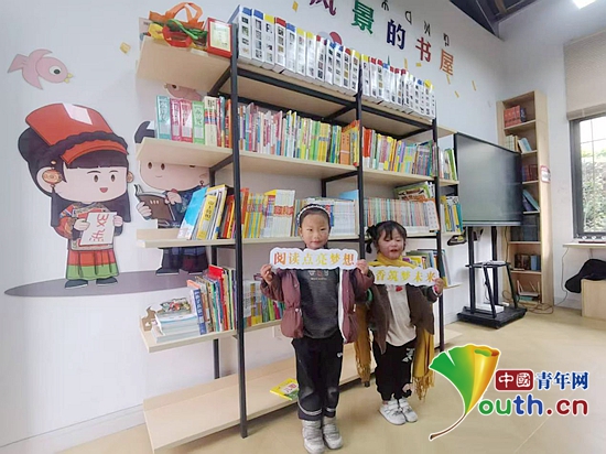 书香过大年_中国光华科技基金会联合企业为四川喜德县捐赠图书 图2