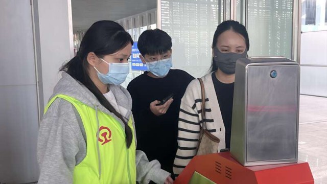 海南青年志愿者服务春运收获“附加福利” 图1