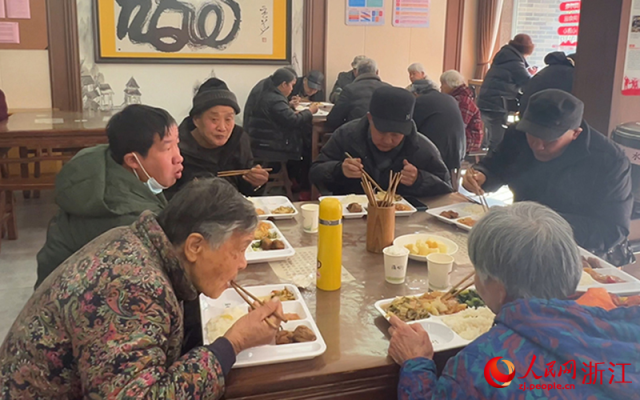 新春走基层｜“免费食堂”端出爱心大餐 图3