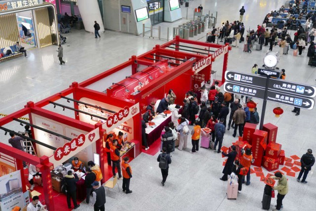 “橙”心“橙”意_温暖旅客回家路 图1