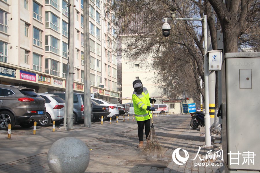 新春走基层最是坚守动人心_书写最美“敬业福” 图4