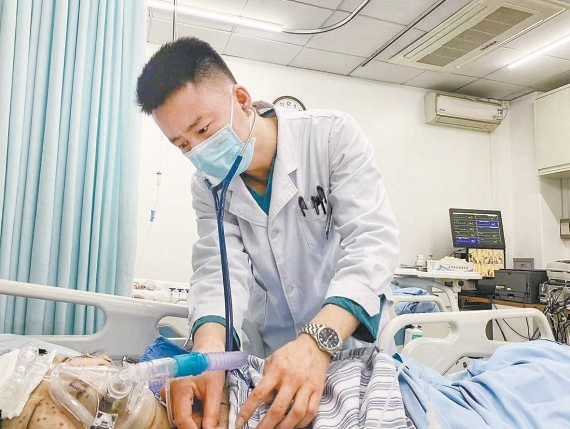 急诊医生15年春节在岗“让患者随时找得到人” 图1