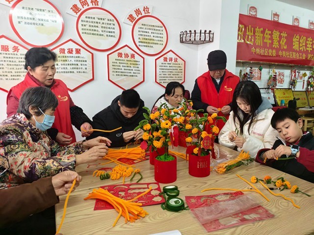 马鞍山花山区：新年“不打烊”_“红枫小站”年味浓 图2