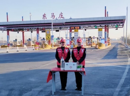 坚守诠释担当_护航春运归路 图3