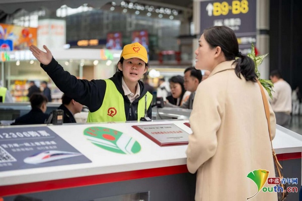 【新春走基层】春运旅途里的一抹“绿” 图1