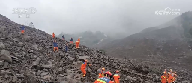 在救援一线，这抹“橙色”身影向险而行 图1