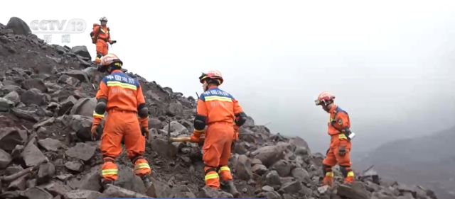 在救援一线，这抹“橙色”身影向险而行 图2