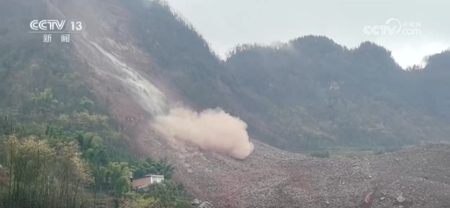 在救援一线，这抹“橙色”身影向险而行 图5