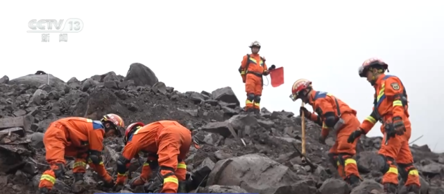 在救援一线，这抹“橙色”身影向险而行 图6