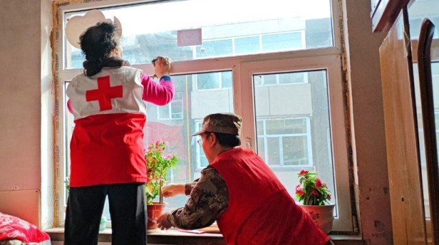 新春走基层_“帘”动你我_温暖守护 图3