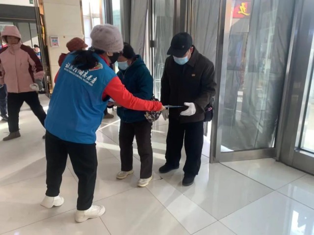 【控烟笔记】元宵佳节倡控烟，志愿者们来宣传 图3