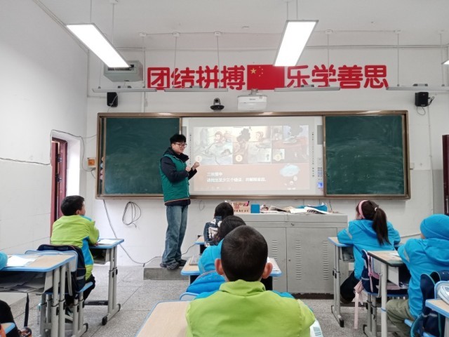 爱心教室点亮校园希望，公益行动守护学子梦想 图5