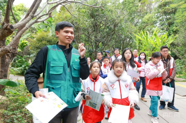 150名志愿者发出“绿色全运”倡议 图2