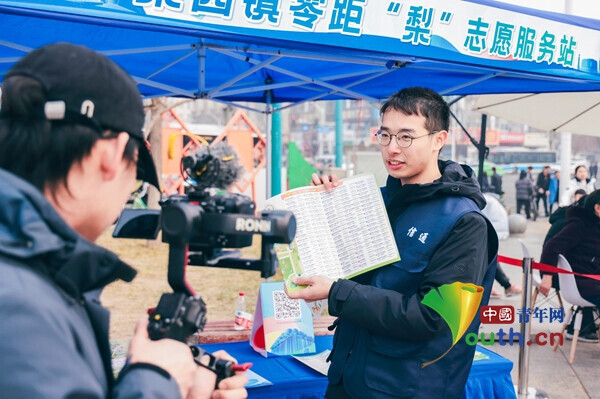 组图：青春志愿行_雷锋精神永传承 图2