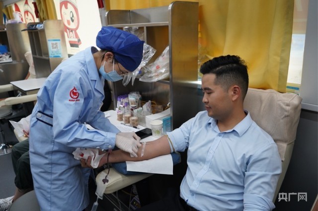 践行雷锋精神_南宁市开展2025年志愿者集体献血月活动 图2