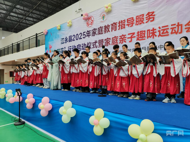 朵朵“向阳花”绘就亲子成长图景 图1