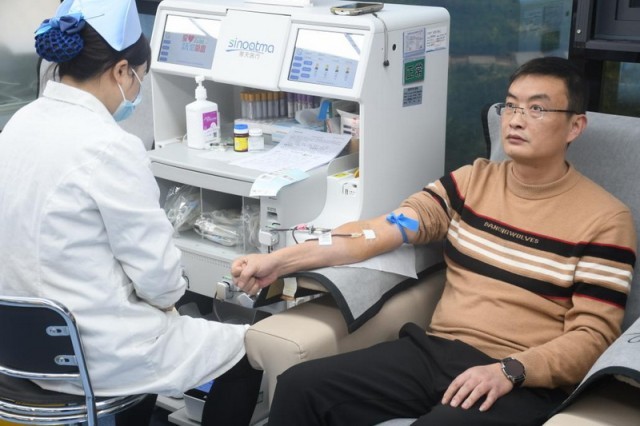 四川万源：<br>坚持献血近20年 热血“熊猫侠”为生命续航