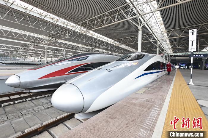 福暖中国丨高铁列车长张倩：坚守岗位陪旅客一起过了13个春节