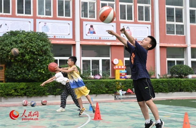 河南郑州:暑期爱心托管丰富多彩