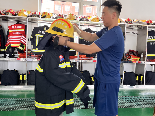 河北海兴:"童"行消防队 致敬"火焰蓝"