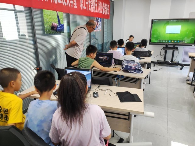 “工会的暑期公益培训班送到我们心坎上了！” 图1