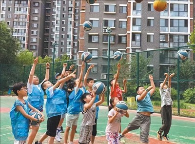 社区办起暑托班 图1