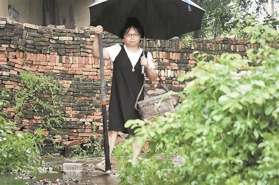 乡村单拐女“医侠” 图1