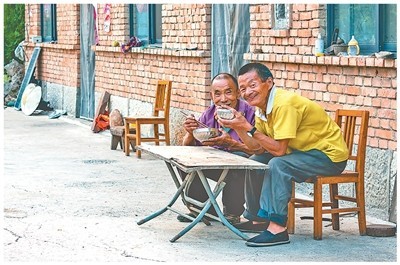 秦海松与村民们的“百家情”（暖相册） 图1