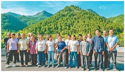 秦海松与村民们的“百家情”（暖相册） 图4