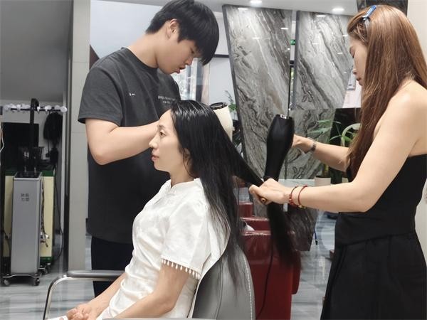 蓄发三载只为捐给癌症患者 图2