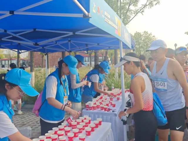 天津市西青区：志愿服务助力马拉松赛事 图1