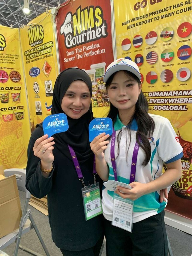 东博会“小青芒”用“青春算法”架起跨国桥梁 图1