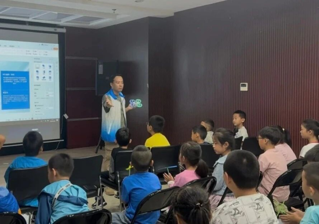 河北省秦皇岛市青少年宫无人机公益体验活动举办 图1