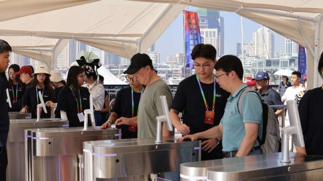 青岛青年志愿者服务多场大型赛会活动_9月累计服务近2.2万小时 图1