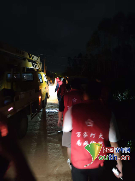 南方电网广东广州供电局青年志愿服务队在湛江雷州开展应急支援 图1