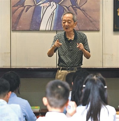 “哪怕只有一个学生，也要办下去”（一辈子一件事） 图1